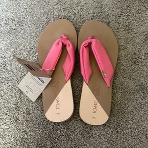 Tom’s Earthwise Flip Flops Pink